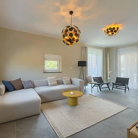 Villa Loreta With Sea View Pula