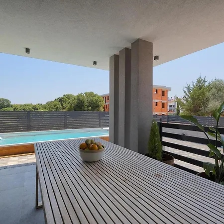 Villa Loreta With Sea View