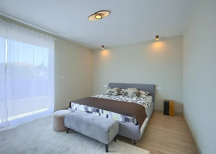 Loreta With Sea View Villa Pula