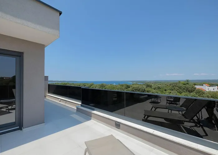 Loreta With Sea View