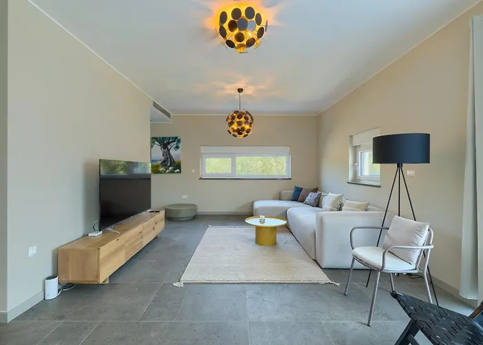 Loreta With Sea View Villa *