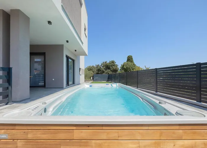 Loreta With Sea View *