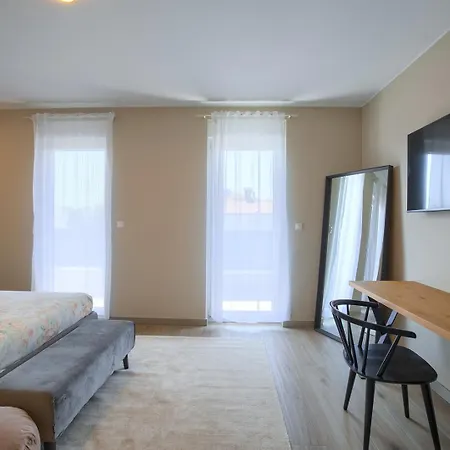 Loreta With Sea View Pula