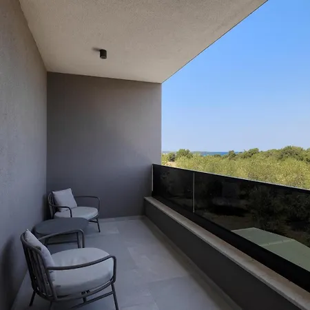 Loreta With Sea View *