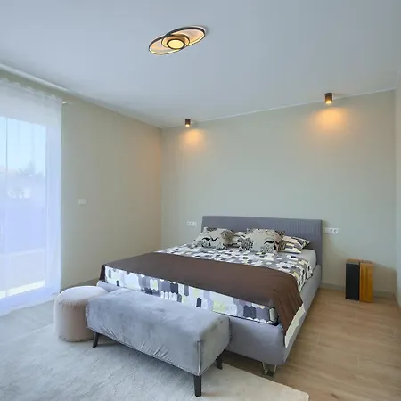 Loreta With Sea View Villa Pula