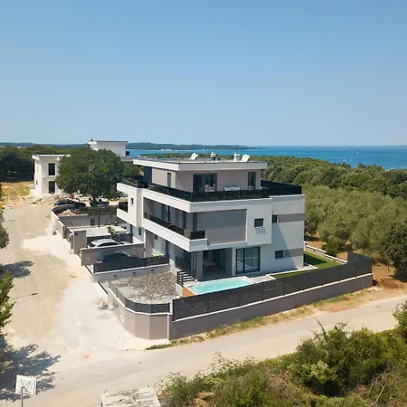 Villa Loreta With Sea View