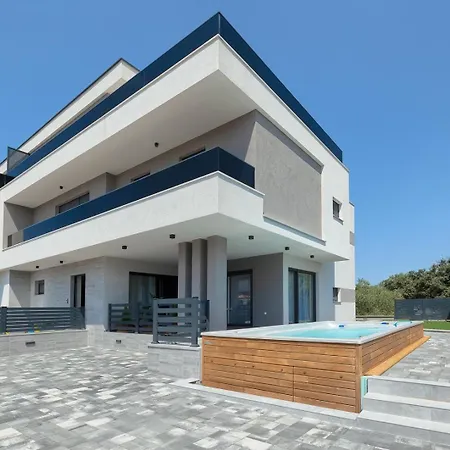 Loreta With Sea View Villa Pula