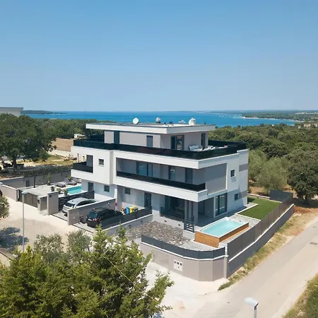 Villa Loreta With Sea View Pula